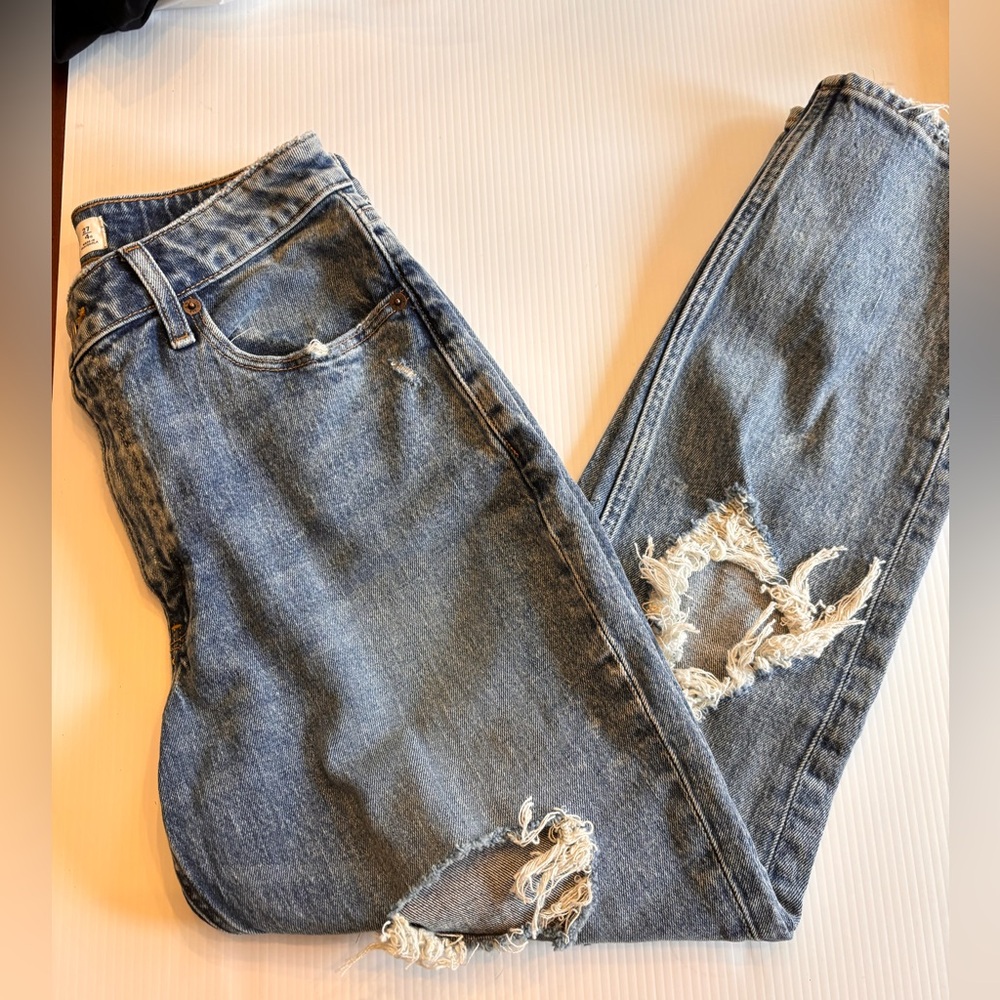 Abercrombie & Fitch "The Mom" High Rise Relaxed Straight Jeans - Light Wash - Picture 10 of 10